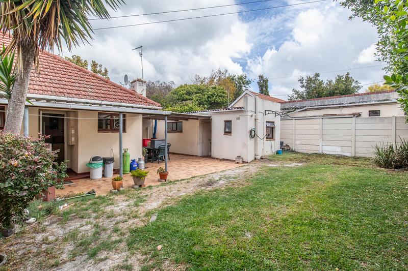 To Let 4 Bedroom Property for Rent in Meadowridge Western Cape